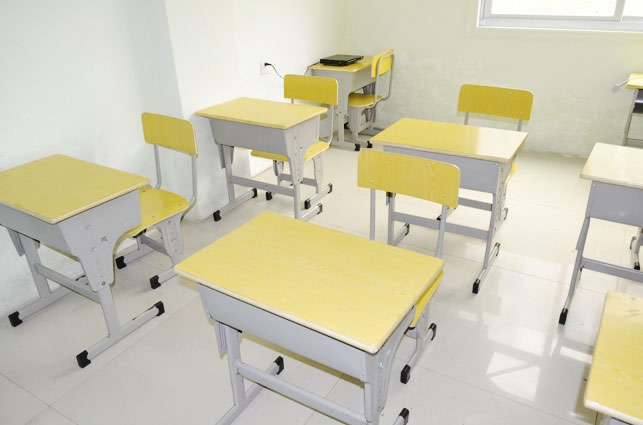 What aspects should students pay attention to during transportation of desks and chairs?